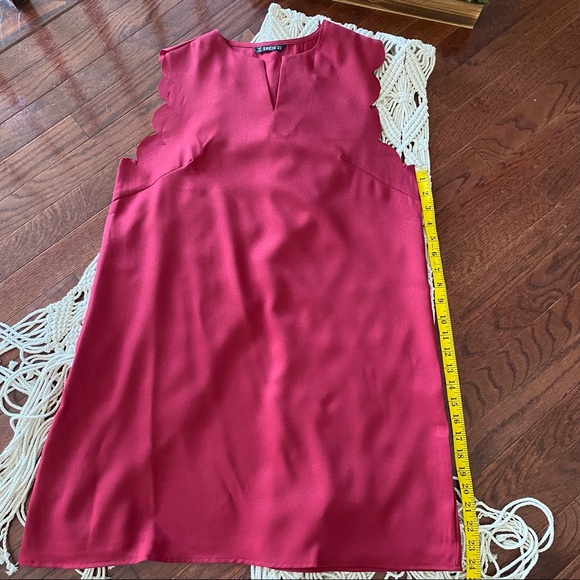 Shein • Scalloped sleeveless shift dress - Picture 4 of 6